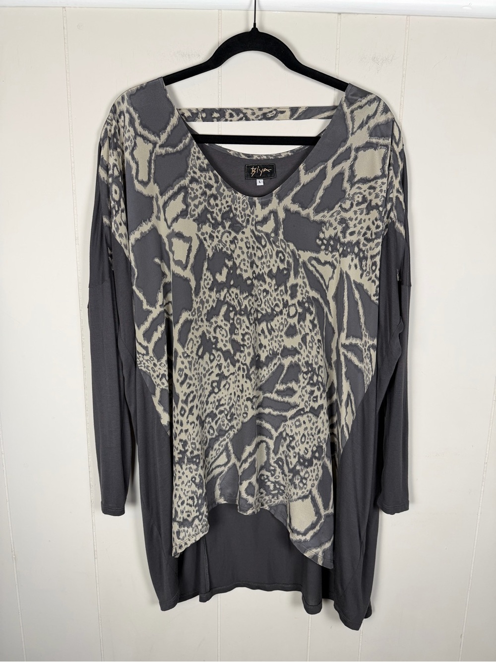 Biya V-Neck Flowy Modal Tunic Top Animal Abstract Print Size Large
